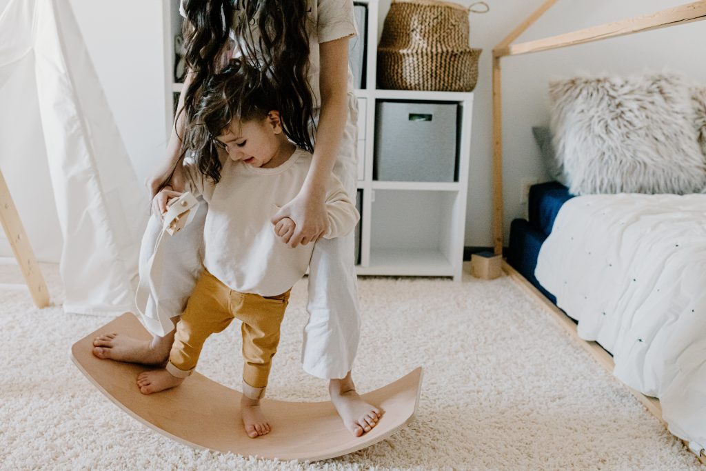 Đồ chơi Montessori tăng kết nối giữa cha mẹ và bé